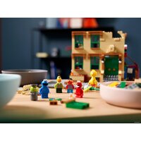 Конструктор LEGO Ideas 21324 Улица Сезам, 123 - Превью изображения №19 — Интернет-магазин ПроЗаказ