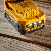 Набор аккумуляторов DeWalt DCBP034E2 (18В/2x1.7 Ач) - Превью изображения №7 — Интернет-магазин ПроЗаказ