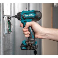 Винтоверт Makita DF033DWAE (с 2-мя АКБ, кейс) - Превью изображения №2 — Интернет-магазин ПроЗаказ