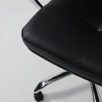 Офисное кресло AksHome Немига 1 (кожа натуральная Black/основание хром) - Превью изображения №10 — Интернет-магазин ПроЗаказ