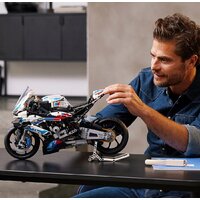 Конструктор LEGO Technic 42130 BMW M 1000 RR - Превью изображения №5 — Интернет-магазин ПроЗаказ