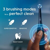 Электрическая зубная щетка Oral-B iO2 Electric Toothbrush with Travel Case (Night Black) - Превью изображения №8 — Интернет-магазин ПроЗаказ