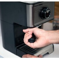 Рожковая кофеварка Black & Decker BXCO1200E - Превью изображения №3 — Интернет-магазин ПроЗаказ