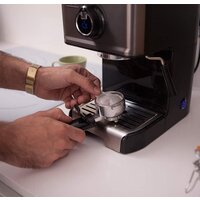 Рожковая кофеварка Black & Decker BXCO1200E - Превью изображения №5 — Интернет-магазин ПроЗаказ