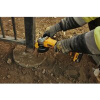 Угловая шлифмашина DeWalt DCG408NT (без АКБ, кейс) - Превью изображения №8 — Интернет-магазин ПроЗаказ