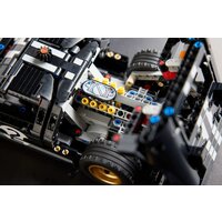 Конструктор LEGO Technic 42223 Гоночный автомобиль Ford GT40 MKII 1966 - Превью изображения №13 — Интернет-магазин ПроЗаказ