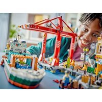 Конструктор LEGO City 60422 Морской порт с грузовым судном - Превью изображения №10 — Интернет-магазин ПроЗаказ