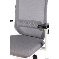 Офисное кресло Бюрократ MC-W611NL (серый TW-04/ткань 38-417/пластик белый) - Превью изображения №6 — Интернет-магазин ПроЗаказ