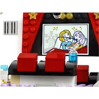 Конструктор LEGO Friends 41448 Кинотеатр Хартлейк-Сити - Превью изображения №10 — Интернет-магазин ПроЗаказ
