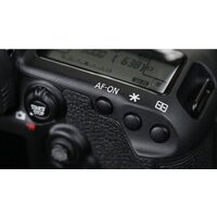 Зеркальный фотоаппарат Canon EOS 5D Mark IV Body - Превью изображения №12 — Интернет-магазин ПроЗаказ