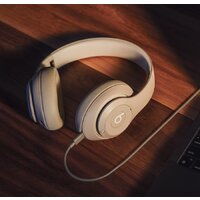 Наушники Beats Studio Pro (песочный) - Превью изображения №6 — Интернет-магазин ПроЗаказ