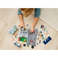 Конструктор LEGO City 60291 Семейный дом - Превью изображения №11 — Интернет-магазин ПроЗаказ