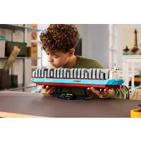 Конструктор LEGO 40955 Контейнеровоз Maersk с двухтопливным двигателем - Превью изображения №11 — Интернет-магазин ПроЗаказ
