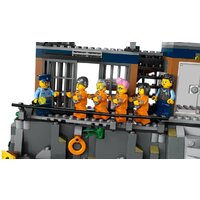 Конструктор LEGO City 60419 Полицейская тюрьма на острове - Превью изображения №6 — Интернет-магазин ПроЗаказ