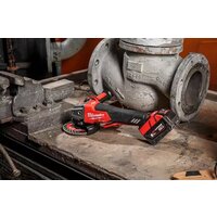 Угловая шлифмашина Milwaukee M18 ONEFSAG 125XPDB-502X Fuel 4933478435 (с 2-мя АКБ) - Превью изображения №10 — Интернет-магазин ПроЗаказ