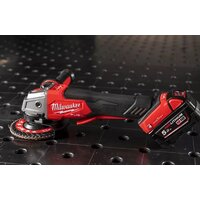 Угловая шлифмашина Milwaukee M18 ONEFSAG 125XPDB-502X Fuel 4933478435 (с 2-мя АКБ) - Превью изображения №8 — Интернет-магазин ПроЗаказ
