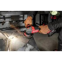 Угловая шлифмашина Milwaukee M18 ONEFSAG 125XPDB-502X Fuel 4933478435 (с 2-мя АКБ) - Превью изображения №7 — Интернет-магазин ПроЗаказ