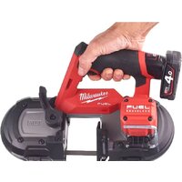 Ленточная пила Milwaukee Fuel M12 FBS64-402C 4933478441 (с 2-мя АКБ, кейс) - Превью изображения №8 — Интернет-магазин ПроЗаказ
