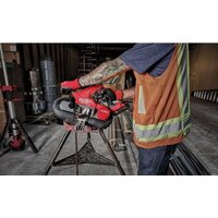 Ленточная пила Milwaukee Fuel M18 FBS85-202C 4933471497 (с 2-мя АКБ, кейс) - Превью изображения №4 — Интернет-магазин ПроЗаказ