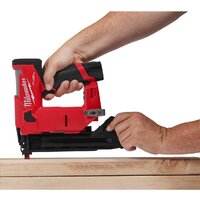 Гвоздезабиватель Milwaukee M12 FCN18GS-0X 4933493355 (с 2-мя АКБ, кейс) - Превью изображения №11 — Интернет-магазин ПроЗаказ