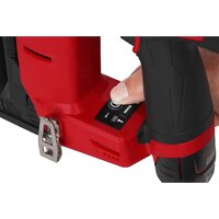 Гвоздезабиватель Milwaukee M12 FCN18GS-0X 4933493355 (с 2-мя АКБ, кейс) - Превью изображения №4 — Интернет-магазин ПроЗаказ