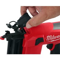 Гвоздезабиватель Milwaukee M12 FCN18GS-0X 4933493355 (с 2-мя АКБ, кейс) - Превью изображения №6 — Интернет-магазин ПроЗаказ
