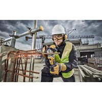 Угловая шлифмашина DeWalt DCG405P3 (с 3-мя АКБ, кейс) - Превью изображения №6 — Интернет-магазин ПроЗаказ