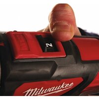 Ударная дрель-шуруповерт Milwaukee M12 BPD-202C 4933441940 (с 2-мя АКБ, кейс) - Превью изображения №4 — Интернет-магазин ПроЗаказ