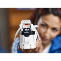 Конструктор LEGO 10282 Кроссовки adidas Originals Superstar - Превью изображения №27 — Интернет-магазин ПроЗаказ